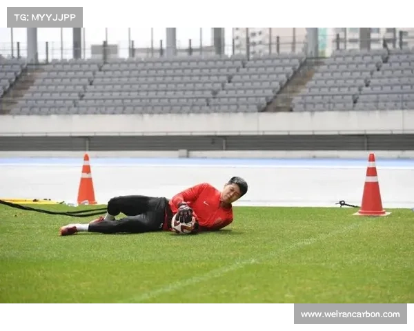 蹇韬携手残疾球迷共赴赛场传递足球人文关怀与温情力量